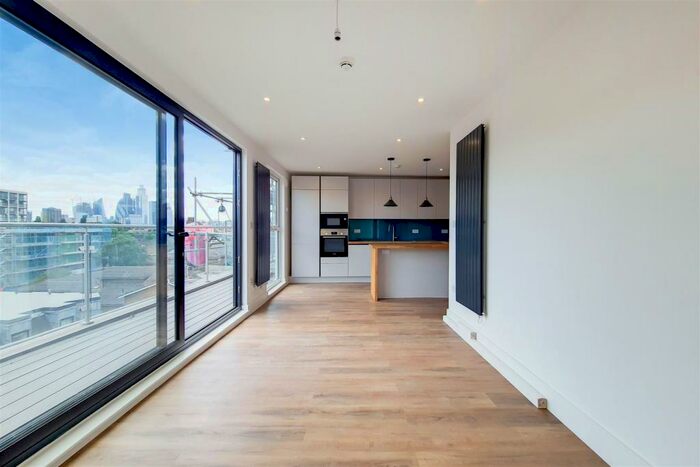 3 Bedroom Flat To Rent In Cudworth Street, London, E1