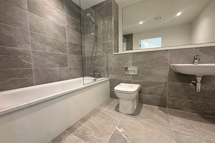 2 Bedroom Flat To Rent In Derwent Street, Salford, M5