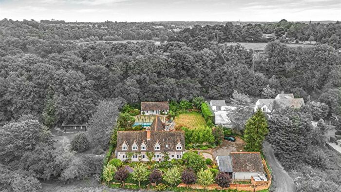 5 Bedroom Detached House For Sale In Broadoak End, Hertford, SG14