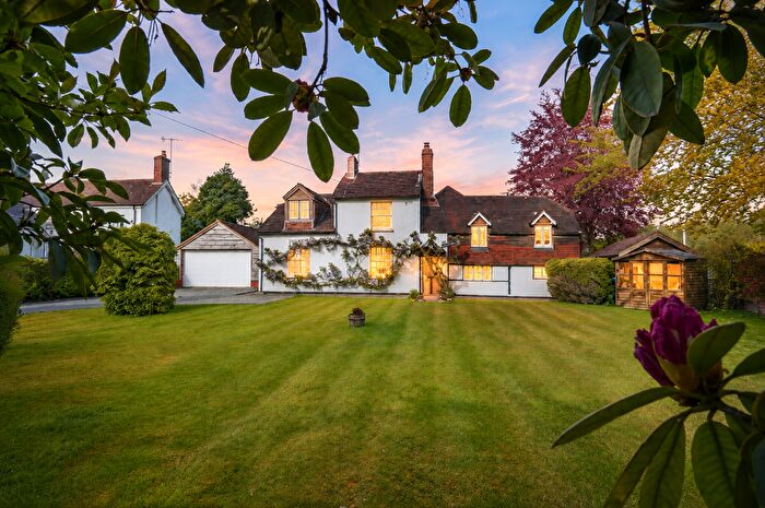 4 Bedroom Detached House For Sale In Keepers Corner, RH6