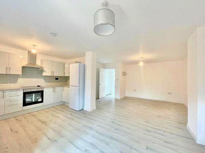 3 Bedroom Flat To Rent In Higham Hill Road, London, E17
