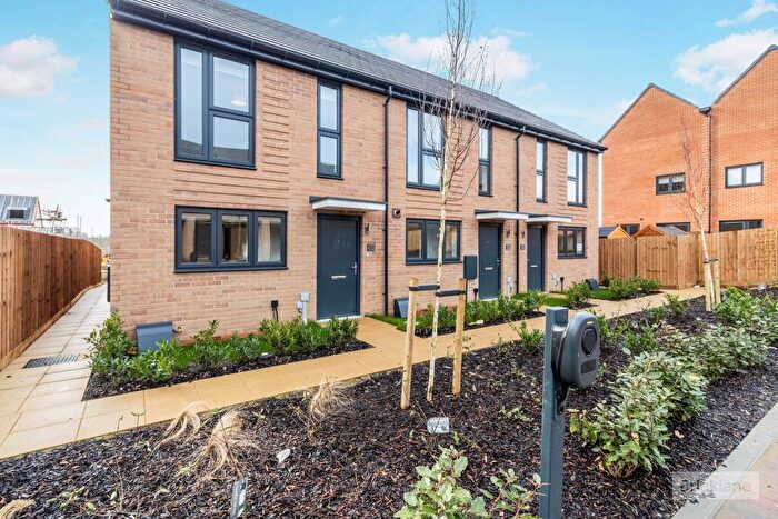 2 Bedroom House To Rent In Tattenhoe Park, MK4