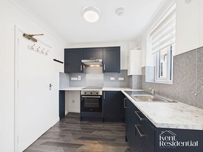 1 Bedroom Flat To Rent In Gillingham Road, Gillingham, ME7
