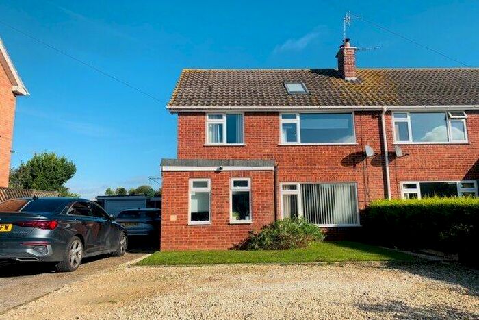 4 Bedroom Semi-Detached House To Rent In Brookedale, Evesham, WR11