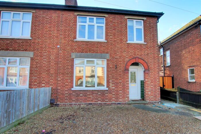 3 Bedroom Semi-Detached House To Rent In Maple Grove, March, PE15