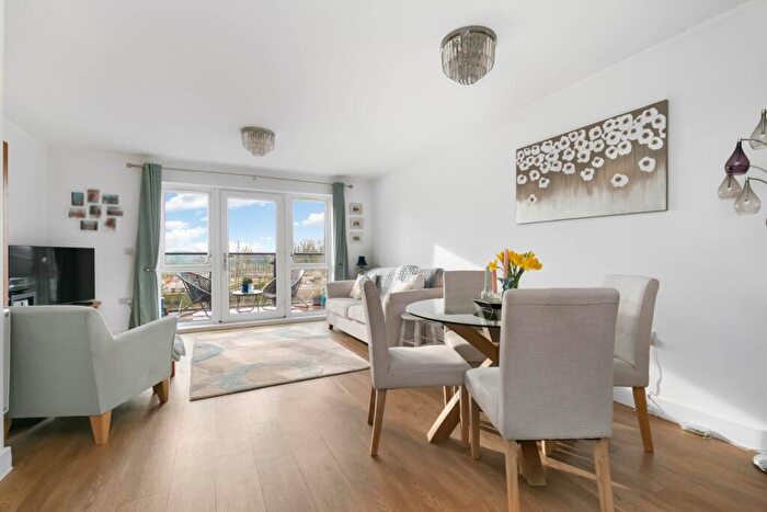 2 Bedroom Apartment For Sale In Waterman House, Arborfield, RG2