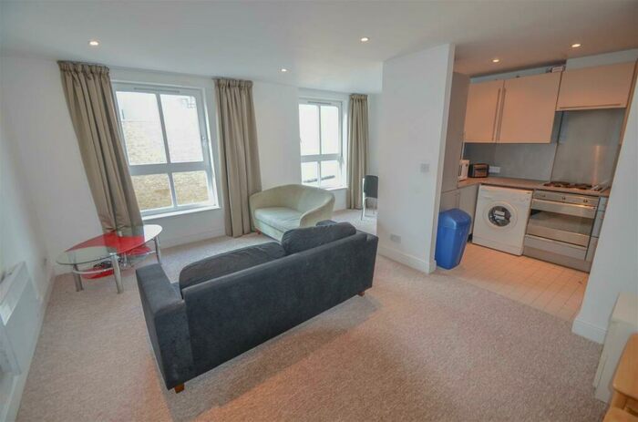 1 Bedroom Flat To Rent In Dryden Building, Commercial Road, E1