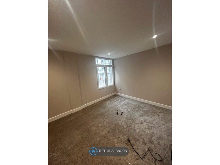 1 Bedroom Flat To Rent In Allhalland Street, Bideford, EX39