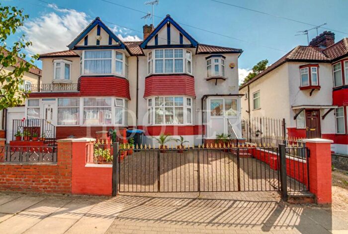 3 Bedroom Semi Detached House For Sale In Chartley Avenue, London, NW2