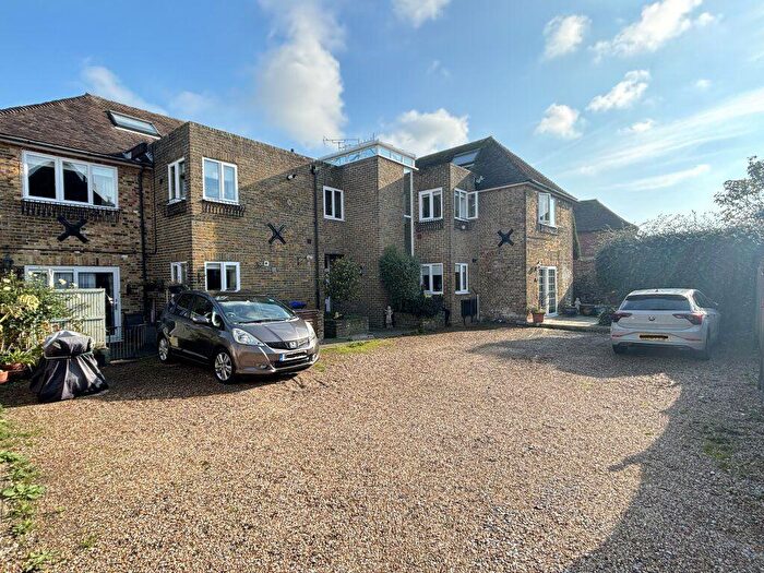 2 Bedroom Flat To Rent In Two Bedroom Apartment In Sandwich, CT13