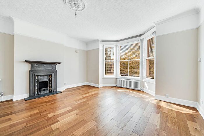 2 Bedroom Flat To Rent In Grange Park, London, W5