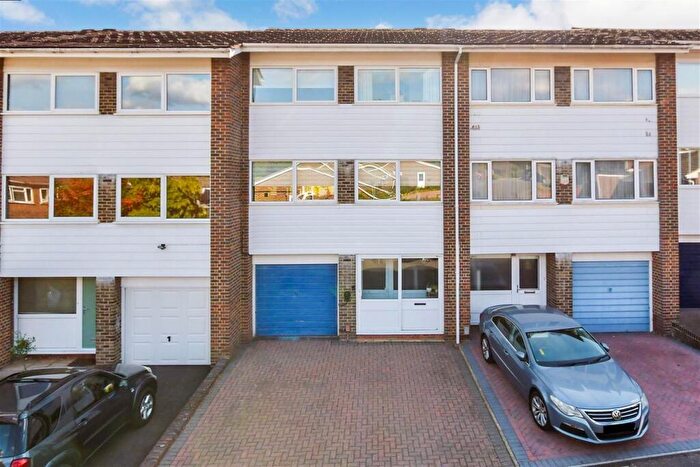 3 Bedroom Town House For Sale In Becksbourne Close, Penenden Heath, Maidstone, Kent, ME14