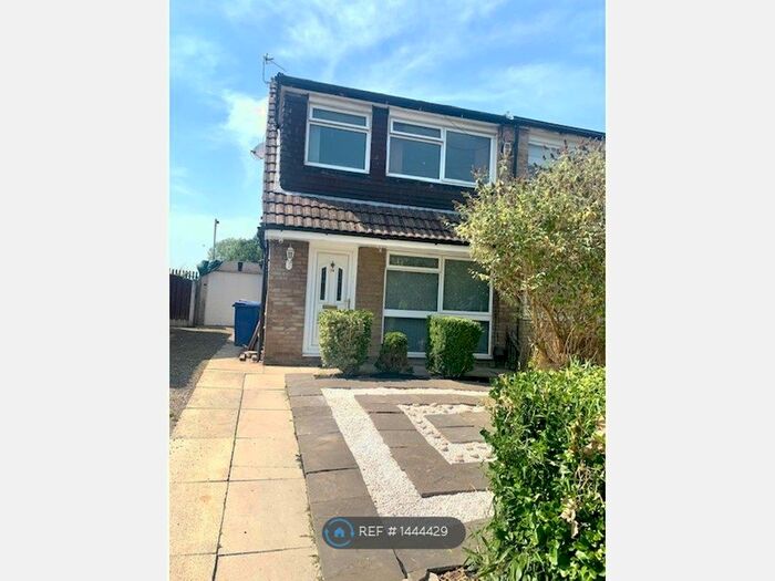 3 Bedroom Semi-Detached House To Rent In Bradfield Close, Stockport, SK5