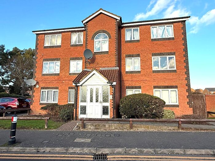 2 Bedroom Flat For Sale In Dunraven Avenue, Dallow, Luton, Bedfordshire, LU1