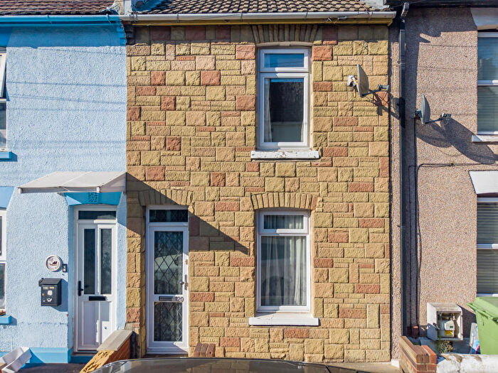 2 Bedroom Terraced House For Sale In Gordon Road, Gillingham, Medway, ME7