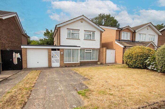 3 Bedroom Detached House For Sale In Checkstone Avenue, Bessacarr, Doncaster, DN4