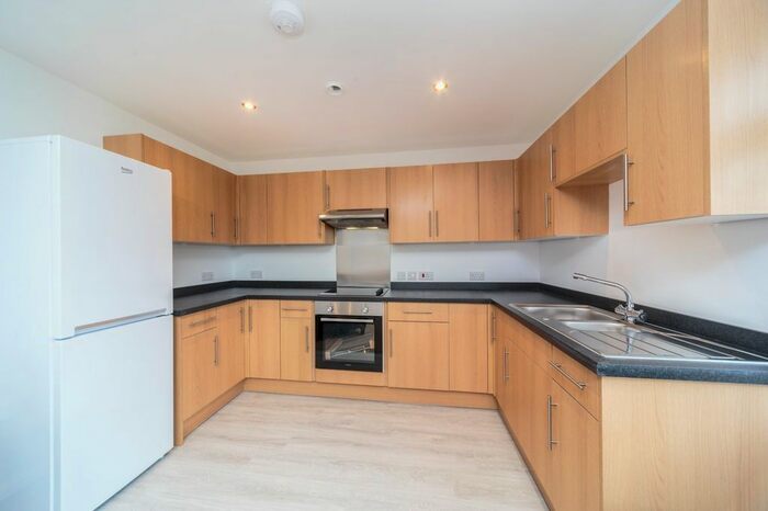 3 Bedroom Flat To Rent In Selsfield Drive, Brighton, East Sussex, BN2