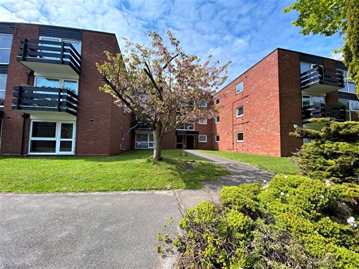 Studio For Sale In Robert Court, Wake Green Park, Moseley, Birmingham, B13