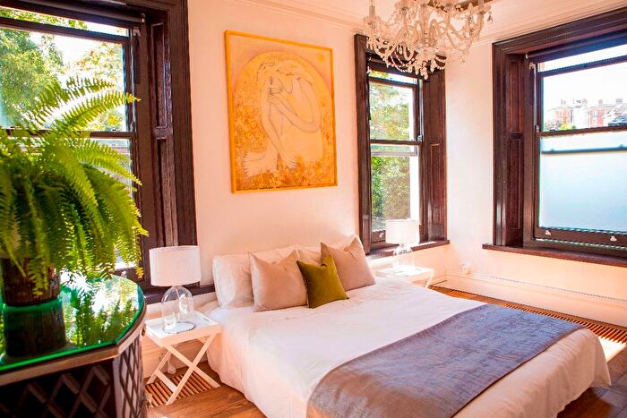 2 Bedroom Flat For Sale In Parkholme, Fairfield Road, Eastbourne, BN20