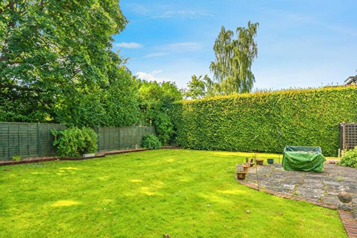 4 Bedroom Detached House For Sale In Dartnell Avenue, West Byfleet, Surrey, KT14