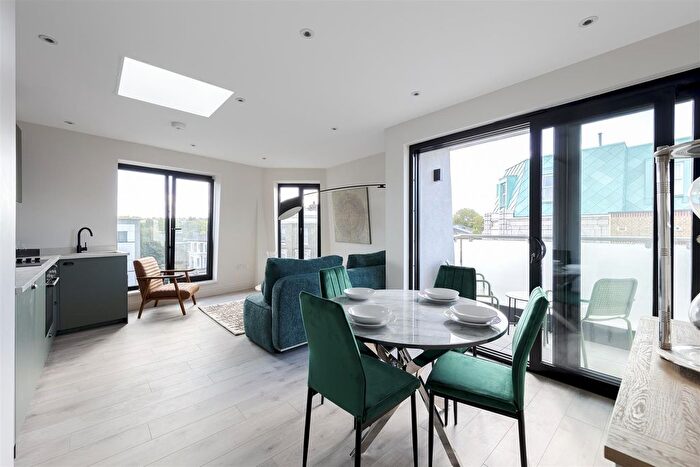 2 Bedroom Flat For Sale In Norwood Road, London, SE27