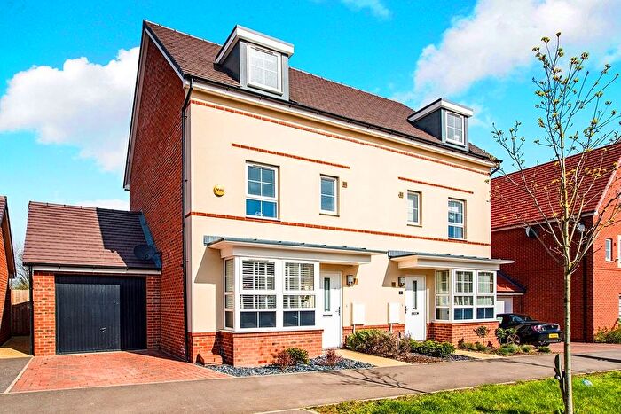 4 Bedroom Semi-Detached House To Rent In Admiral Avenue, Hemel Hempstead, Hertfordshire, HP2