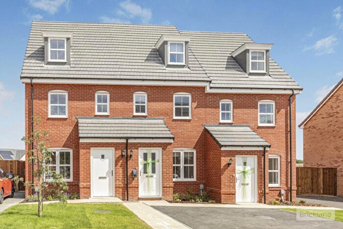 3 Bedroom Semi-Detached House To Rent In Sunflower Way, Northampton, NN6