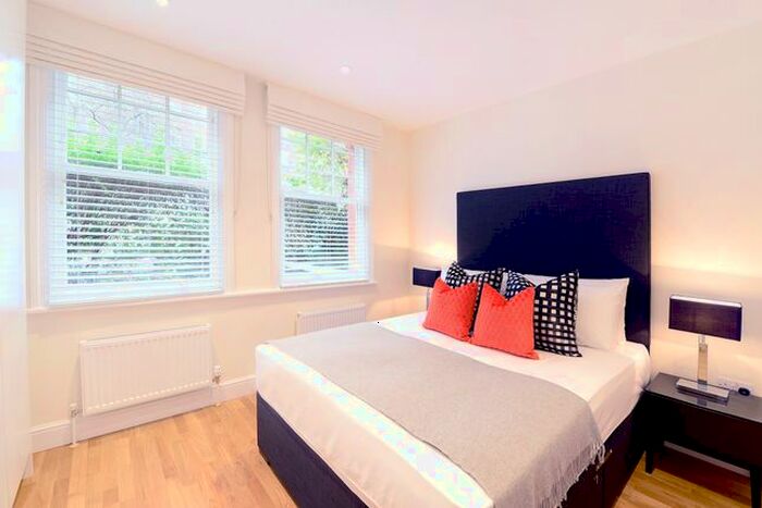 3 Bedroom Flat To Rent In Hamlet Gardens, London, W6