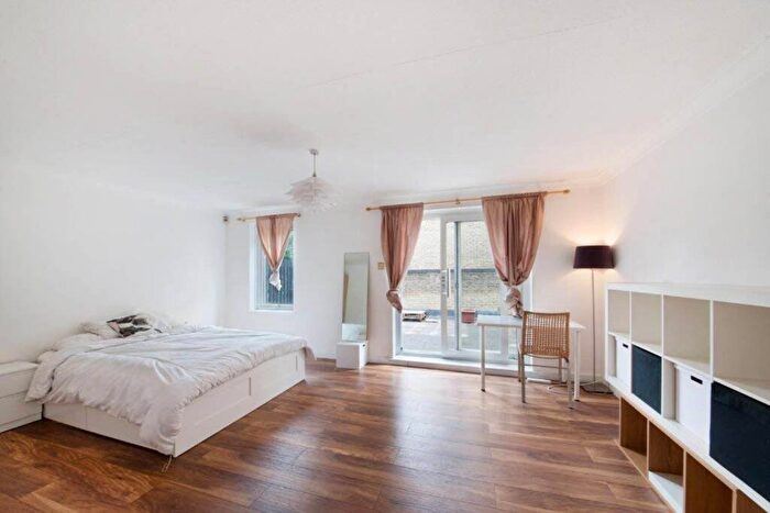 3 Bedroom Maisonette To Rent In Conant Mews, London, E1