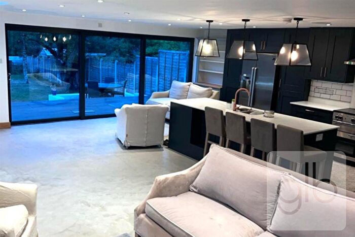 4 Bedroom Semi-Detached House To Rent In Lyndon Road, Solihull, B92