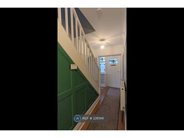 3 Bedroom Semi-Detached House To Rent In Ghyll Wood Drive, Bingley, BD16