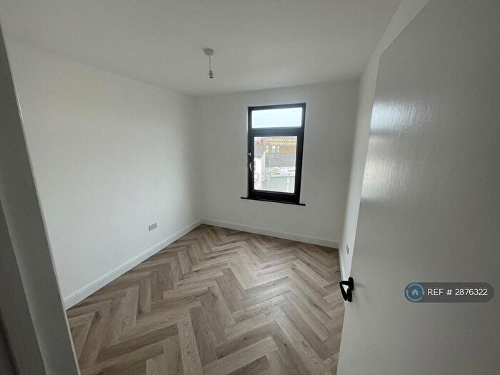 3 Bedroom Flat To Rent In Barking Road, London, E13