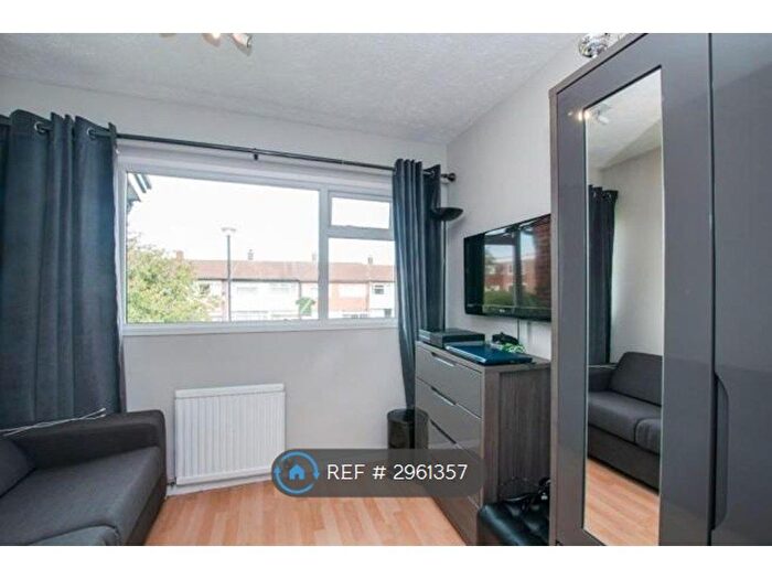 3 Bedroom Terraced House To Rent In Humber Way, Slough, SL3
