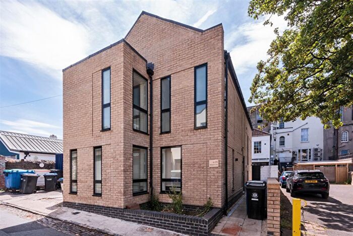 7 Bedroom Detached House To Rent In Hampton Lane, Bristol, BS6