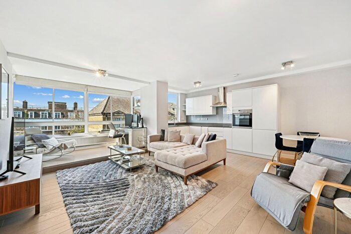 2 Bedroom Flat For Sale In Cheyne Walk, London, SW3