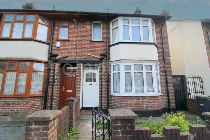 2 Bedroom Semi-Detached House To Rent In St.Augustines Avenue Luton, LU3