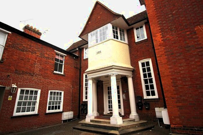 3 Bedroom Maisonette To Rent In The Crescent, Bedford, MK40