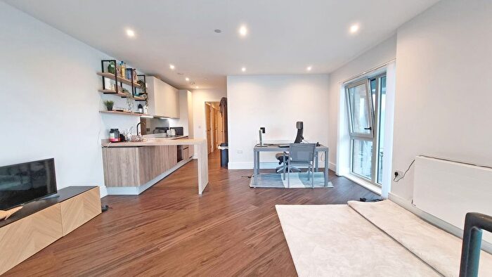 2 Bedroom Flat For Sale In Flagstaff Road, Reading, RG2
