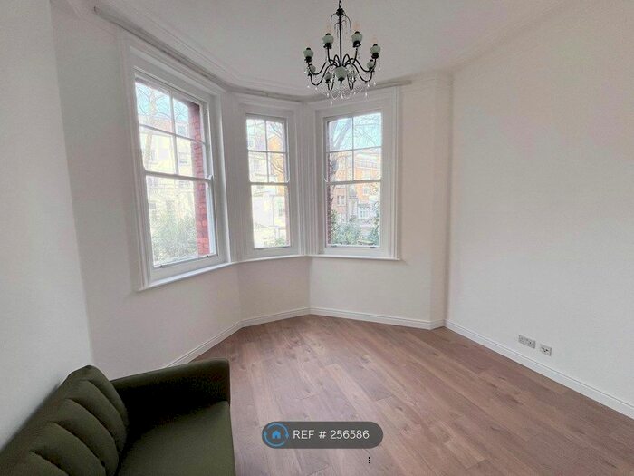 2 Bedroom Flat To Rent In Moscow Mansions, London, SW5