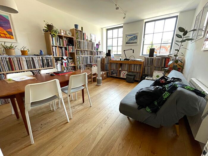 2 Bedroom Flat To Rent In Brooksby's Walk, London, E9