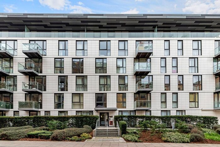 2 Bedroom Flat For Sale In Gowers Walk, Whitechapel, London, E1