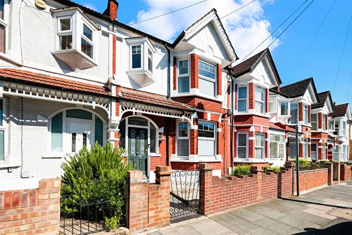 3 Bedroom Terraced House For Sale In Seely Road, Tooting, SW17