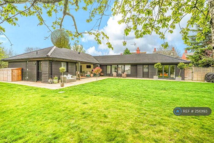 4 Bedroom Detached House To Rent In London Road, Towcester, NN12