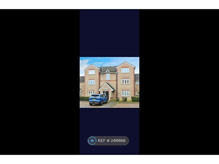 2 Bedroom Flat To Rent In Maplin Park, Langley, SL3