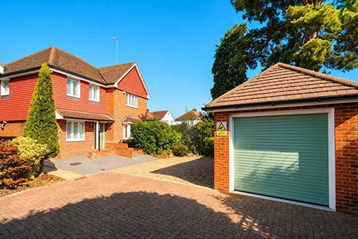 4 Bedroom Detached House For Sale In Church Road, West Byfleet, KT14