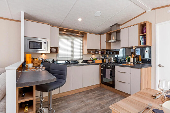 2 Bedroom Park Home For Sale In Poole, Dorset, BH16