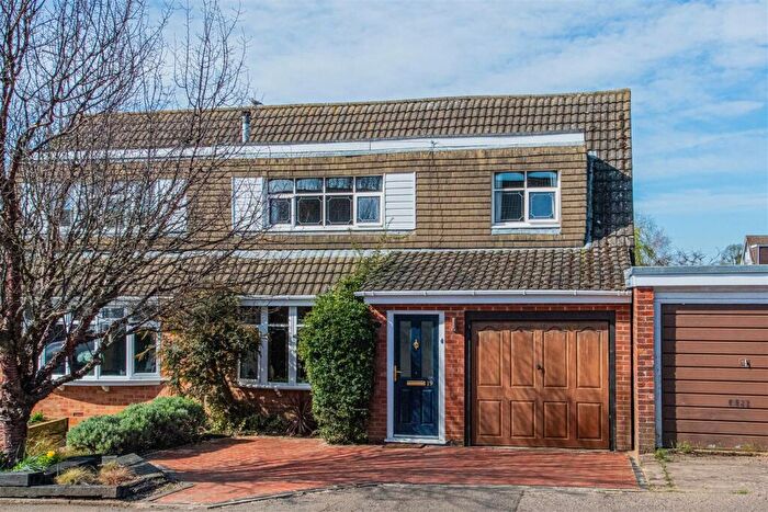 4 Bedroom Semi Detached House For Sale In Goodwood Avenue, Northampton, NN3