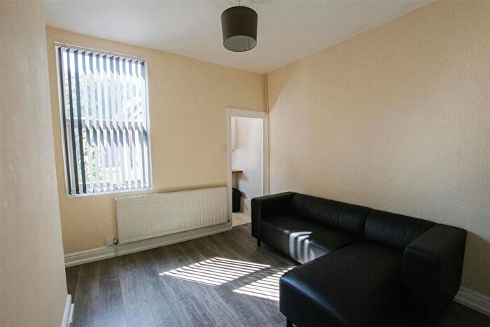 2 Bedroom House To Rent In Gleave Road, Selly Oak, Birmingham, West Midlands, B29