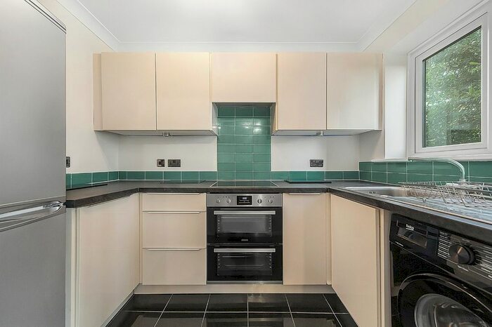 1 Bedroom Flat To Rent In Farquhar Road, London SE19
