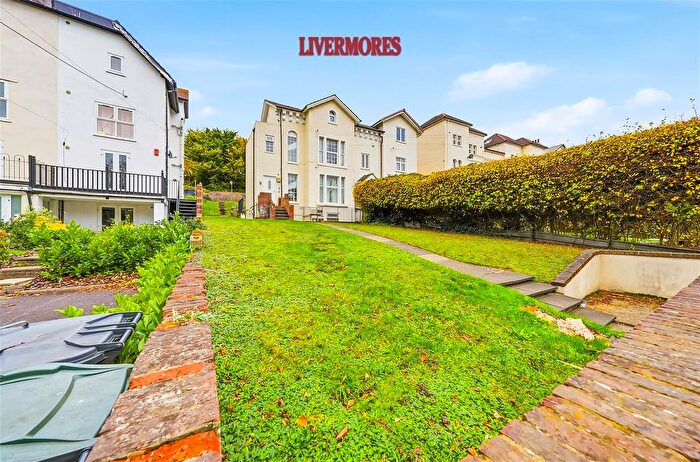 1 Bedroom Flat For Sale In Bean Road, Greenhithe, DA9